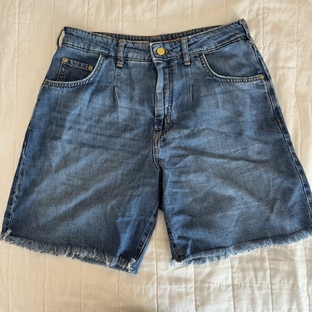 Classic High-Rise Denim Shorts in Washed Blue